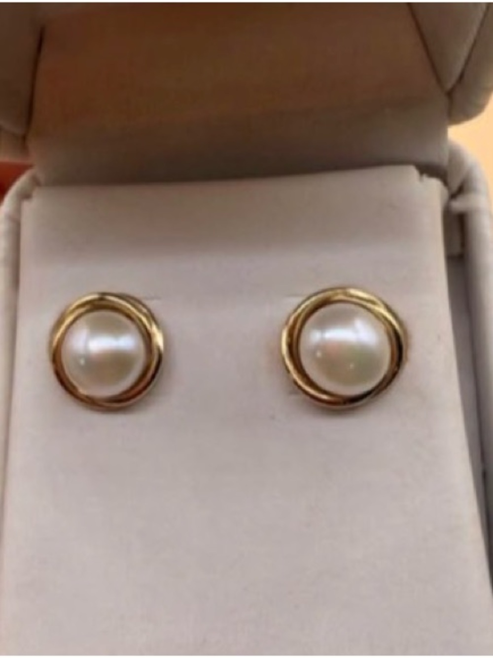 Classic Fresh water Pearl and 10 k Gold Stud Earrings - White Pearl